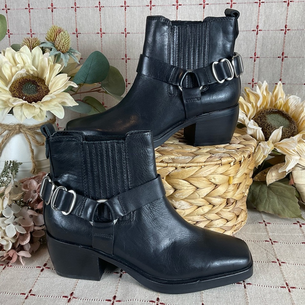 Sam Edelman “Bellamie” Black Leather Chunky Heel Ankle Bootie Square Toe Sz 5.5